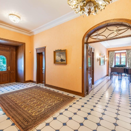  Annonces THONON : Maison / Villa | THONON-LES-BAINS (74200) | 993 m2 | 4 600 000 &euro; 