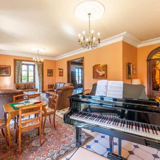 Annonces THONON : Maison / Villa | THONON-LES-BAINS (74200) | 993 m2 | 4 600 000 &euro; 