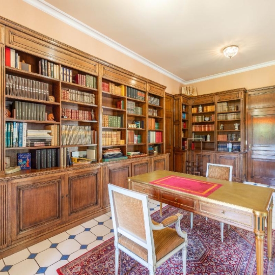  Annonces THONON : Maison / Villa | THONON-LES-BAINS (74200) | 993 m2 | 4 600 000 &euro; 