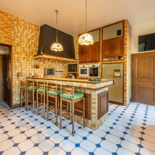  Annonces THONON : Maison / Villa | THONON-LES-BAINS (74200) | 993 m2 | 4 600 000 &euro; 